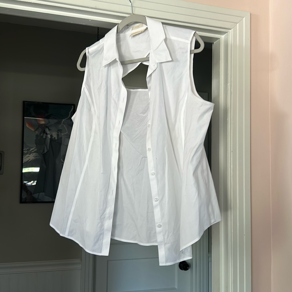 Chico’s sleeveless button down top